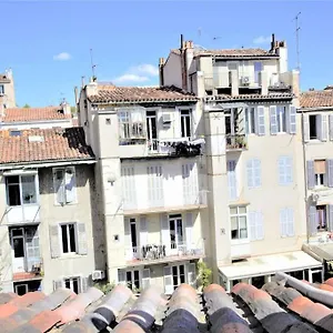 https://le-nid-au-cur-du-cours-julien.fr-provencehotel.com