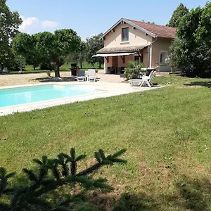 https://gte-la-campagne-avec-piscine.hotels-rhonealpes.com